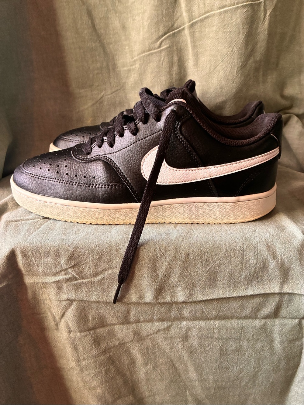 Nike Black Sneakers with White Swoosh - Picture 4 of 16